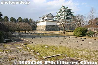 This is Nagoya Castle when I visited in 2006. In the foreground, you can see the stone foundations of the Honmaru Palace still remaining.
Keywords: aichi prefecture nagoya castle