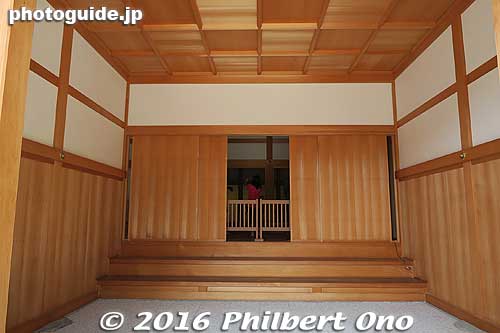 Inside the main entrance called "Kuruma Yose" 車寄 reserved for the castle lord and other VIPs.
Keywords: aichi nagoya castle
