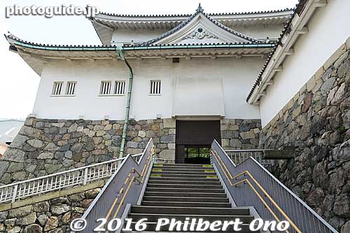 Entrance to the main castle tower.
Keywords: aichi nagoya castle