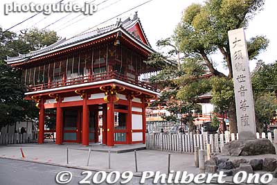 Niomon Gate 
Keywords: aichi nagoya osu kannon temple 