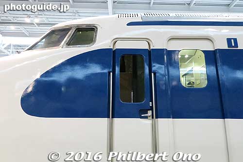 Side stripe on 0 Series Shinkansen (1st generation).
Keywords: aichi nagoya train railway railroad museum shinkansen