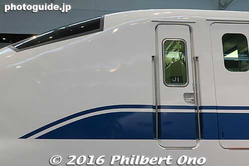 Side stripe on 300 Series Shinkansen (3rd generation)
Keywords: aichi nagoya train railway railroad museum shinkansen