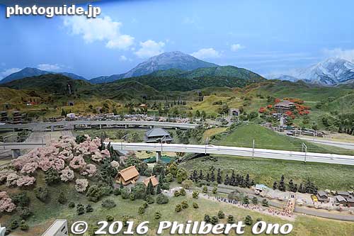 Mt. Ibuki in Shiga Prefecture in the Railway model diorama at SCMAGLEV and Railway Park in Nagoya.
Keywords: aichi nagoya train railway railroad museum fromshiga