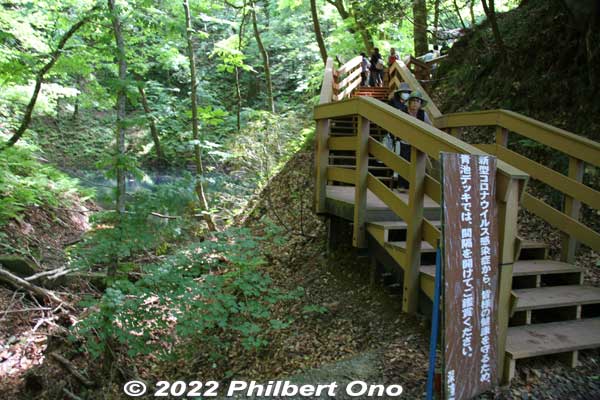 There's a narrow lookout deck along the Ao-Ike pond.
Keywords: aomori fukaura juniko lakes aoike blue pond