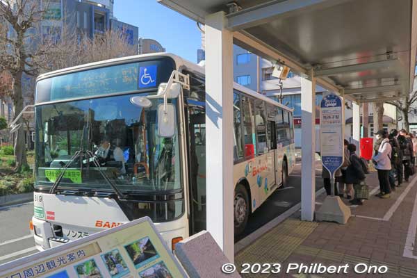 Local bus at JR Abiko Station south entrance. Took the bus to Lake Tega.
Keywords: Chiba Abiko