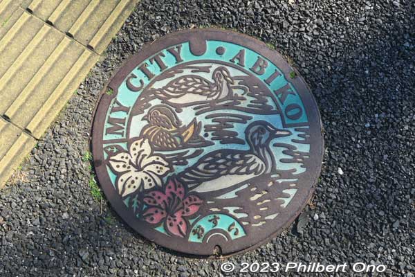 Color manhole in Abiko, Chiba Prefecture. Depicting water fowl on the lake.
Keywords: Chiba Abiko manhole