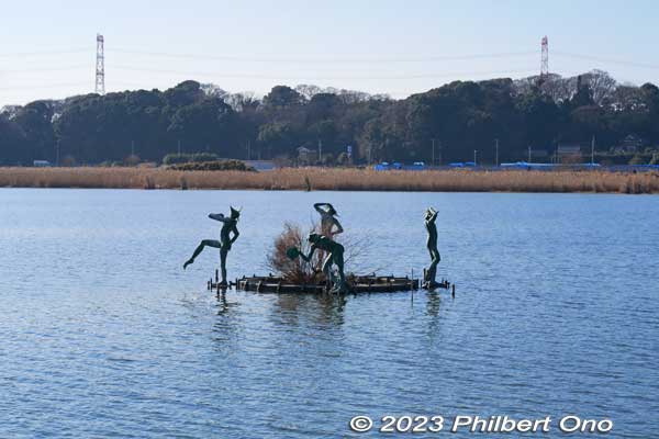 Small sculpture in Lake Teganuma, Abiko, Chiba.
Keywords: Chiba Abiko Lake Teganuma japansculpture