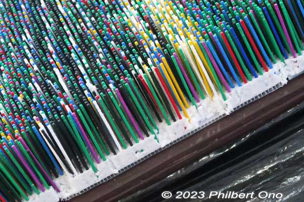 Closeup of a picture made with 126,840 colored toothpicks.
Keywords: Chiba Abiko Lake Teganuma japanpaint