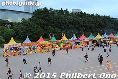 Food stalls are not too popular since most fans seem to prefer to buy food inside the stadium and eat at their seats while gazing at the baseball field.
Keywords: chiba lotte marines baseball Marine Stadium QVC Field