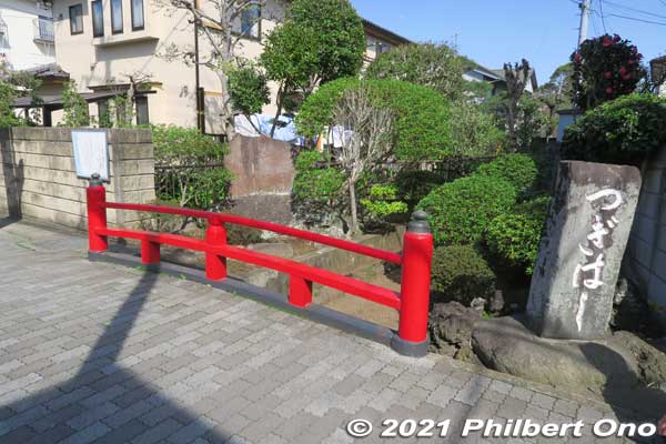 Mama no Tsughihashi Bridge near the steps going up to Guhoji Temple. The bridge is mentioned in some poems in the Man'yoshu. 真間の継橋
Keywords: chiba ichikawa guhoji Nichiren Buddhist temple