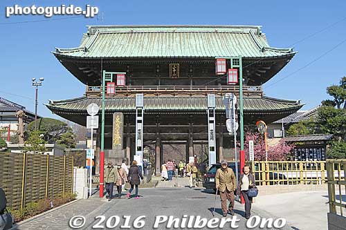 Sanmon Gate 三門
Keywords: chiba ichikawa nakayama hokekyo nichiren buddhist temple