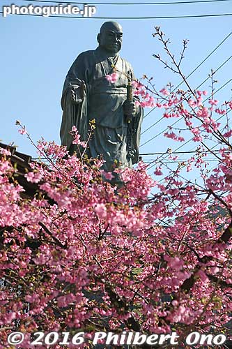 Statue of Nichiren
Keywords: chiba ichikawa nakayama hokekyo nichiren buddhist temple