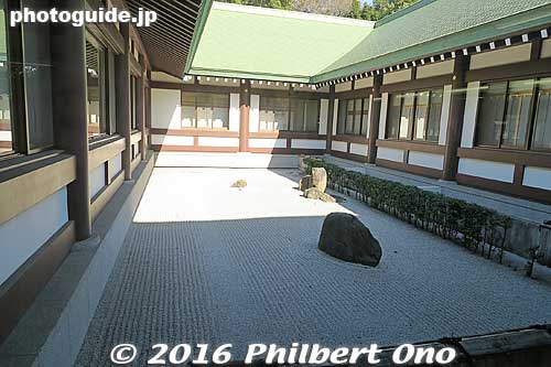 Courtyard has a rock garden.
Keywords: chiba ichikawa nakayama hokekyoji nichiren buddhist temple