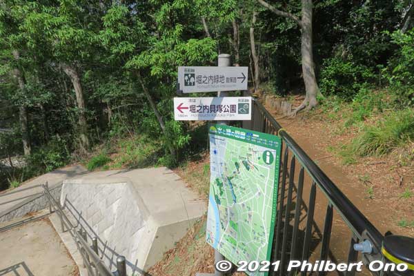For the most part, the trail has signage in both Japanese and English. We soon got to some greenery called Horinouchi Ryokuchi green belt. There's this fork in the trail. Go left to see the shell mound in Horinouchi Kaizuka Park.
Keywords: chiba ichikawa park hiking trail mizu midori kairo