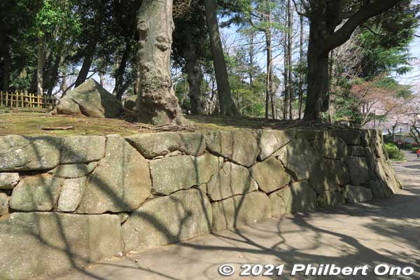 Castle-like stone foundation.
Keywords: chiba ichikawa park hiking trail mizu midori kairo