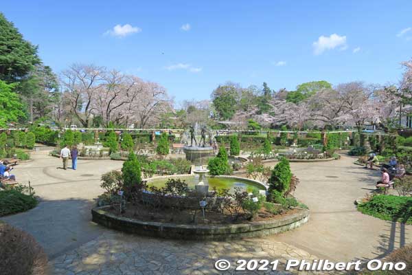 Satomi Park water fountain. This is another area of the park. Totally different landscape. This was the main site of Konodai Castle. 国府台城
Keywords: chiba ichikawa park hiking trail mizu midori kairo