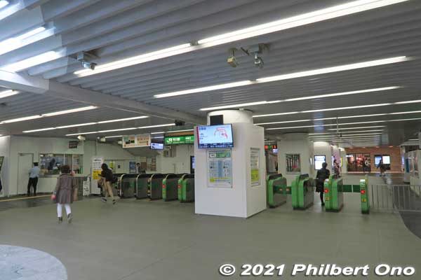 Turnstiles at JR Ichikawa Station.
Keywords: chiba ichikawa station