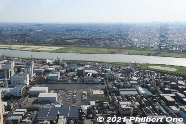 View from I-Link Town Observatory, looking west toward Edogawa River. This deck is open 9 am to 10 pm. Closed on the first Monday of the month and during Dec. 29 to Jan. 3.
Keywords: chiba ichikawa station Towers West