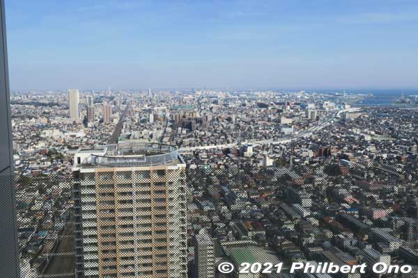 Looking east toward Chiba. The tall building in the foreground is The Towers East. The JR Sobu Line tracks can be seen on the left.
Keywords: chiba ichikawa station Towers West