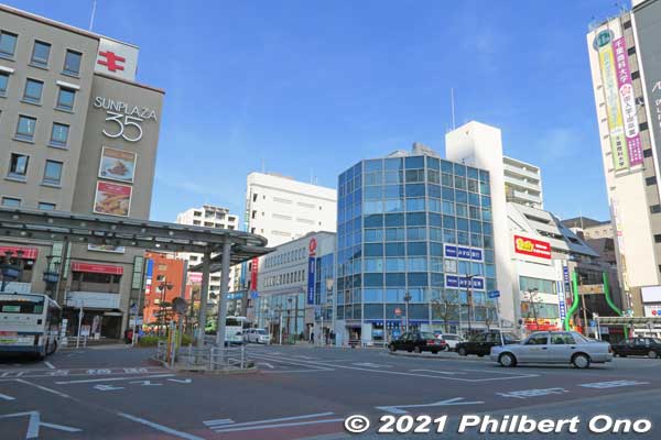 In front of Ichikawa Station, the building (Sun Plaza 55) on the left has a coffee shop and bakery operated by Yamazaki Baking.
Keywords: chiba ichikawa station