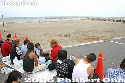 The crowd at the beach.
Keywords: japan chiba isumi ohara hadaka matsuri festival