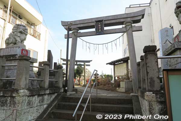 Across of Kamagaya Daibutsu Buddha is Kamagaya Hachiman Shrine.
Keywords: Chiba Kamagaya Hachiman Shrine
