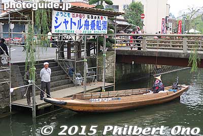 Shuttle boats (¥1,300 roundtrip) and tour boats (¥500) are busy on Ono River during the spring and autumn festival time.
Keywords: chiba katori sawara traditional townscape merchant buildings