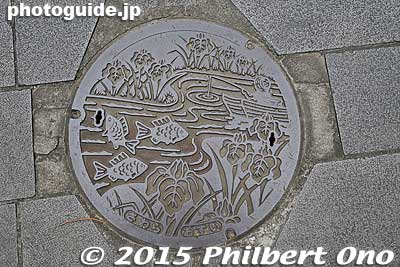 Manhole in Sawara, Katori, Chiba. River fish and irises.
Keywords: chiba katori sawara traditional townscape merchant buildings manhole