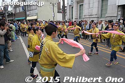 Float pullers/dancers at Chinzei Hachiro Tametomo float from Kaminakajuku 上中宿.
Keywords: chiba katori sawara taisai autumn fall festival matsuri