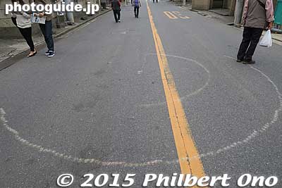 Marks on the road left by float wheels.
Keywords: chiba katori sawara taisai autumn fall festival matsuri
