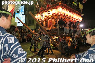 With great fanfare, the floats turned a few times at the intersection before it proceeded. 
Keywords: chiba katori sawara taisai autumn fall festival matsuri