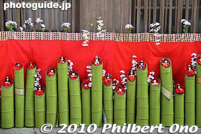 Placing hina dolls in bamboo is common.
Keywords: chiba katsuura hina matsuri doll festival