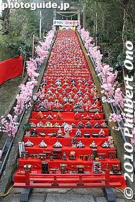 This is the famous display of hina ningyo dolls on 60 steps of Tomisaki Shrine. It is the festival's centerpiece and main attraction.
Keywords: chiba katsuura hina matsuri doll festival