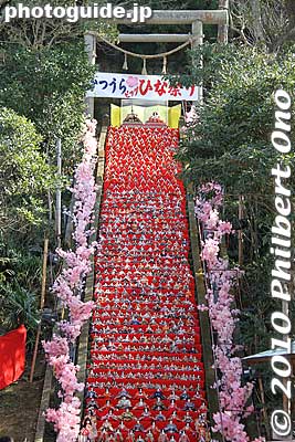 About 1,200 hina dolls are sitting on these steps. This doll display is assembled every morning at 7 am and put away every evening during the festival. It takes around 15 people about an hour to set up the dolls every morning during the festival.
Keywords: chiba katsuura hina matsuri doll festival