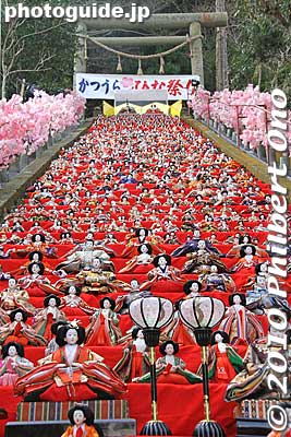 These dolls are also lit up at night until 8 pm when they are put away.
Keywords: chiba katsuura hina matsuri doll festival