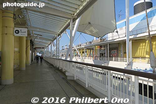 Umihotaru is basically a parking structure with three levels of parking topped with two levels of shops and restaurants. Top floor.
Keywords: chiba kisarazu umihotaru Tokyo Bay Aqua Line