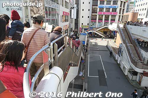 The place was crowded.
Keywords: chiba matsudo ozeki kotoshogiku sumo rikishi wrestler