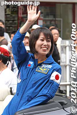 JAXA Astronaut Naoko Yamazaki at her welcome home parade in Matsudo, Chiba Prefecture on May 22, 2010.
Keywords: chiba matsudo Naoko Yamazaki astronaut japanceleb