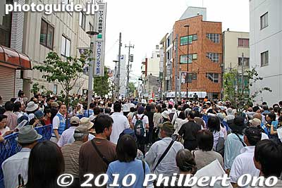 Along the final stretch of the too-short parade route, the huge crowd followed her. The parade ended at about 3 pm.
Keywords: chiba matsudo Naoko Yamazaki astronaut 