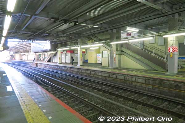 Shin-Tsudanuma Station platform.
Keywords: Chiba Narashino Tsudanuma Station train