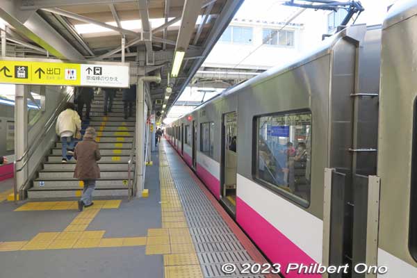 Keisei-Tsudanuma Station platform.
Keywords: Chiba Narashino Tsudanuma Station train