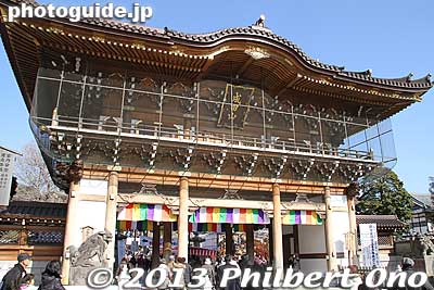 Shinshoji's Somon Gate. Naritasan Shinshoji temple belongs to the Shingon Sect of Buddhism. 総門
Keywords: chiba narita-san shinshoji temple shingon buddhist setsubun mamemaki bean throwing