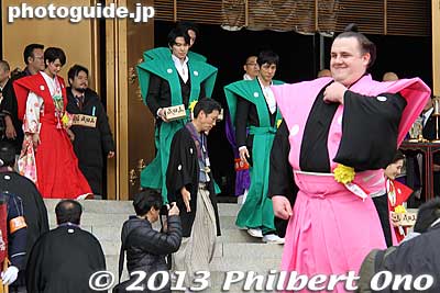 Baruto at Naritasan Shinshoji for Setsubun on Feb. 3, 2013.
Keywords: chiba narita-san shinshoji temple shingon buddhist setsubun mamemaki bean throwing sumo wrestlers japansumo
