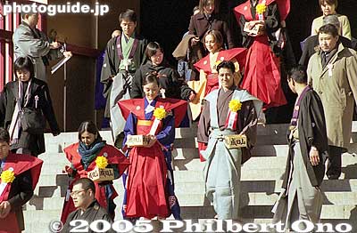 Hikaru Nishida at center in red for Naritasan Setsubun in Feb. 2001.
Keywords: chiba narita-san shinshoji temple shingon buddhist setsubun mamemaki bean throwing japanceleb