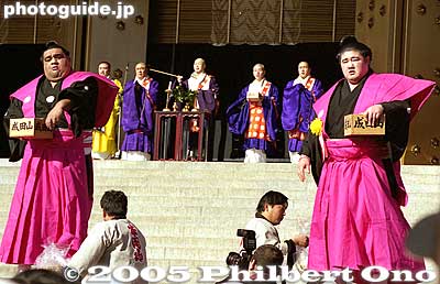 Musashimaru and Dejima
Keywords: chiba narita-san shinshoji temple shingon buddhist setsubun mamemaki bean throwing sumo wrestler japansumo matsuri2 Musashimaru, Dejima