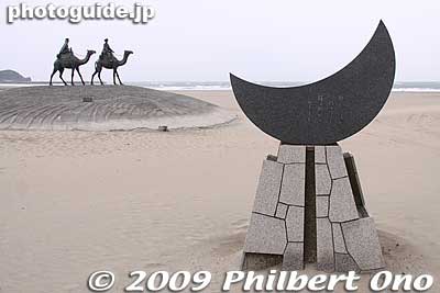 Monument for "Desert of the Moon," a famous children's song created on Onjuku Beach in 1923 by Kato Masao (加藤まさを). (Tsuki no Sabaku) 月の沙漠
Keywords: chiba onjuku-machi beach ocean sand 