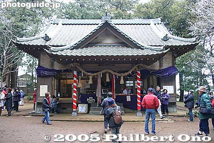 Mimusubi Shrine, Yotsukaido, Chiba. The small shrine that conducts the festival. (皇産霊神社)
Keywords: chiba, yotsukaido, Warabi Hadaka Matsuri, festival, mud, shrine japanshrine
