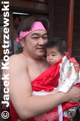 A Man and a Baby at Warabi Hadaka Matsuri in Yotsukaido, Chiba.
Keywords: chiba, yotsukaido, Warabi Hadaka Matsuri, festival, mud, shrine, children japanchild