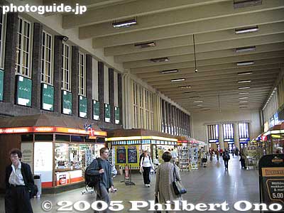 Railway Station terminal building
There are people, but it is never as crowded as a central train station in Japan.
Keywords: Finland Helsinki