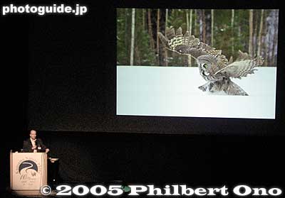 Slide show　さまざまなスライドショー
Over 30 nature photographers, both men and women, from eight countries gave slide shows during two consecutive weekends in September 2005. It was a great pleasure meeting the photographers and making new friends. Photos of birds were very popular, but there were also photos of the aurora borealis, Arctic landscapes, bats, and even live music.

８カ国から３０人以上のネイチャーフォト写真家が集まりまして素晴らしいイベントでした。野鳥の写真が多かったけど、他にも北欧らしいオーロラの写真や北極地方の風景と野生生物の写真も発表された。
Keywords: Finland Kuusamo nature photo